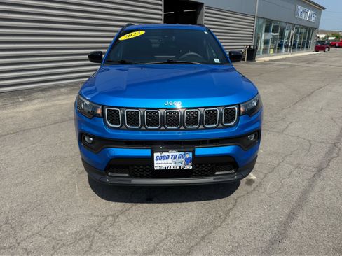 Used 2023 Jeep Compass Latitude image 3