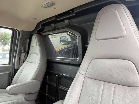 Used 2025 Chevrolet Express 2500 Extended RWD image 12