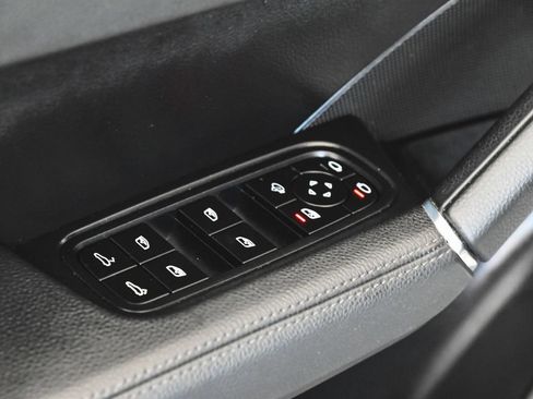 Used 2023 Porsche Cayenne AWD/4WD image 9