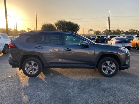 Certified 2022 Toyota RAV4 XLE w/ Convenience Package AWD/4WD image 4