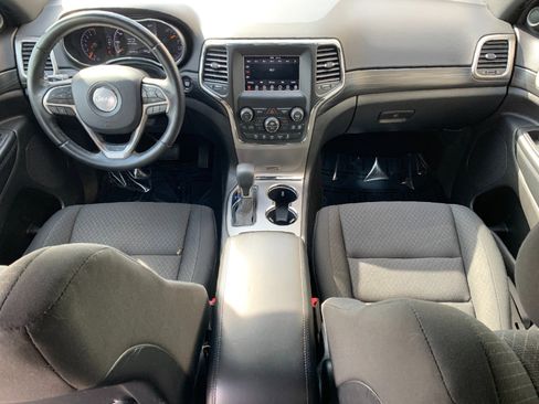 Used 2019 Jeep Grand Cherokee Laredo AWD/4WD image 25