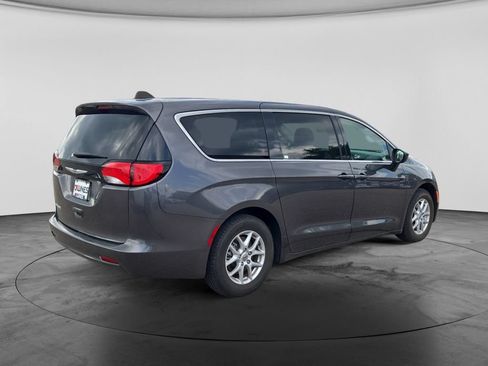 Used 2023 Chrysler Voyager LX FWD image 9