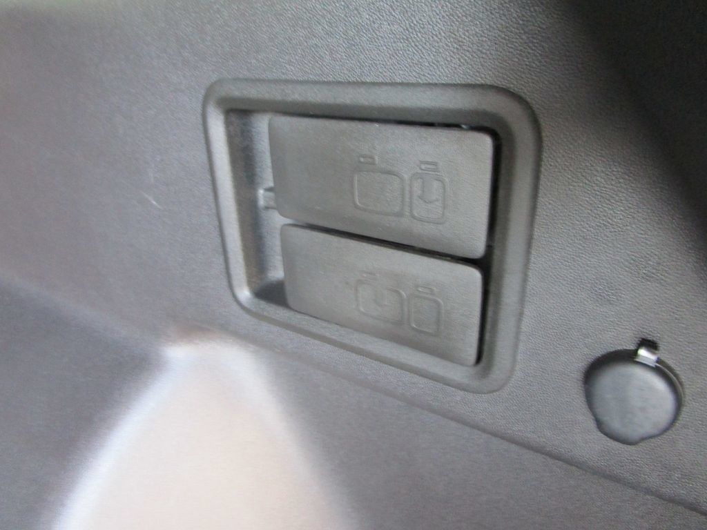 Used 2024 Chevrolet Equinox LT FWD image 18