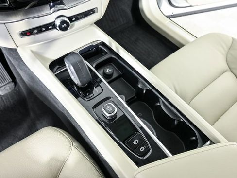 Certified 2023 Volvo XC60 B5 Plus w/ Protection Package Premier FWD image 19