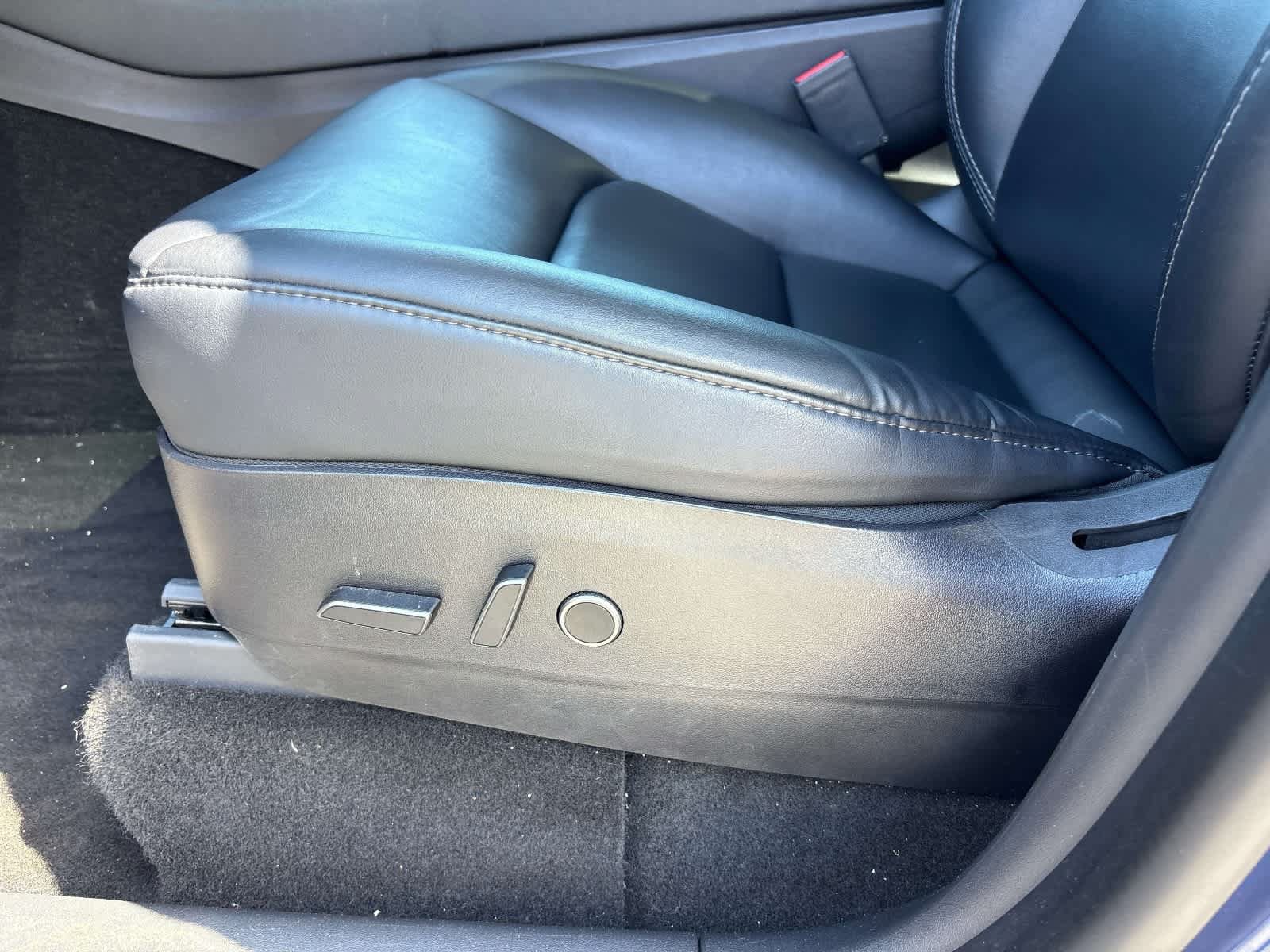 Used 2021 Tesla Model Y Long Range AWD/4WD image 29