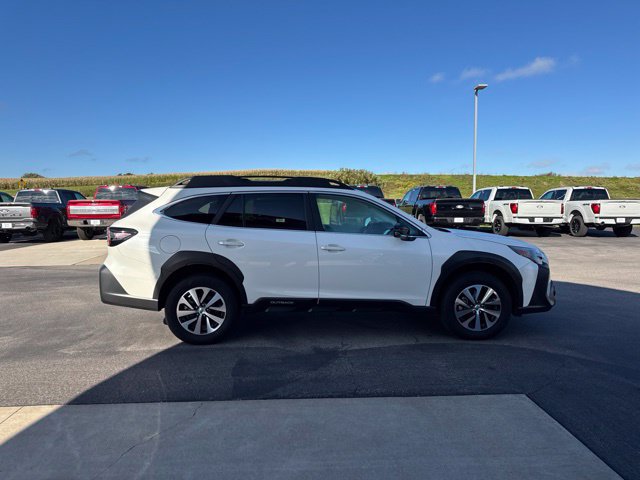 Used 2025 Subaru Outback Premium AWD/4WD image 6