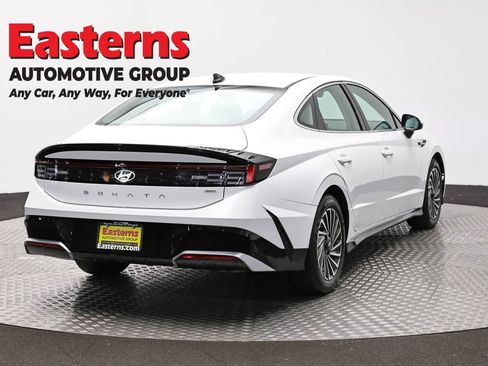 Used 2025 Hyundai Sonata SEL FWD image 5
