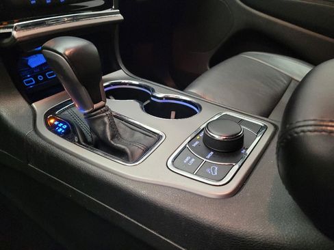 Used 2022 Jeep Grand Cherokee Limited AWD/4WD image 26