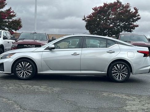 Used 2023 Nissan Altima 2.5 SV image 7