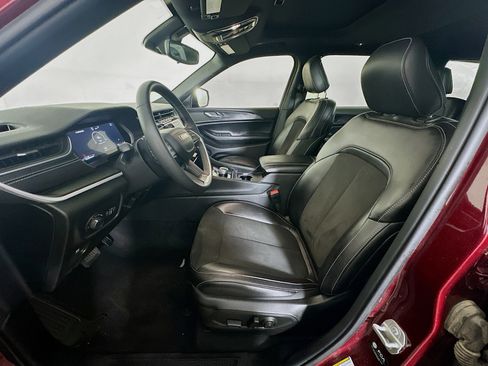 Used 2023 Jeep Grand Cherokee L Laredo image 13