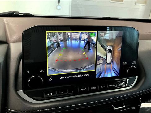 Used 2023 Nissan Rogue SL w/ SL Premium Package image 24