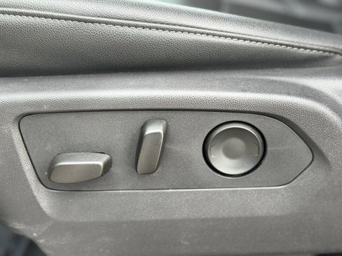 Used 2024 GMC Sierra 2500 SLT w/ SLT Convenience Package image 21