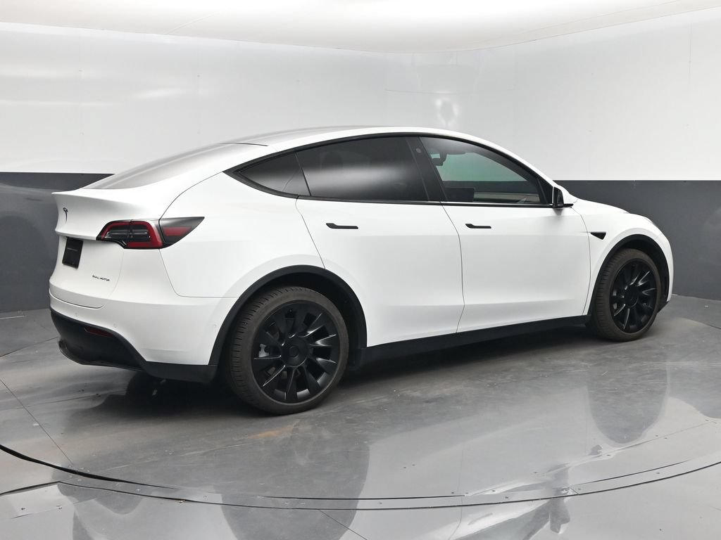 Used 2022 Tesla Model Y Long Range AWD/4WD image 3