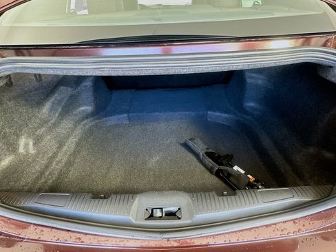Used 2012 Lincoln MKS AWD image 26