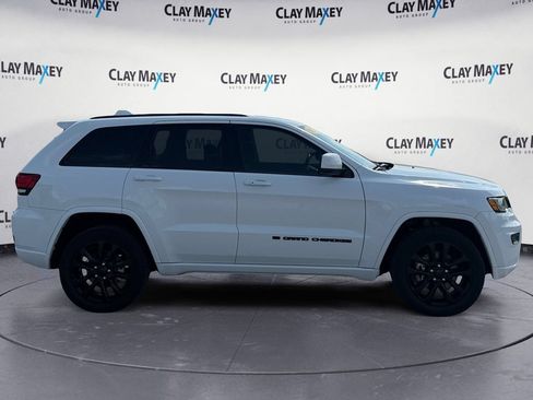 Used 2022 Jeep Grand Cherokee Laredo X AWD/4WD image 6