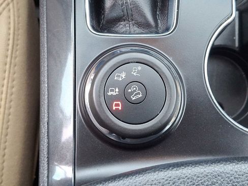Used 2017 Ford Explorer XLT w/ Equipment Group 202A image 25
