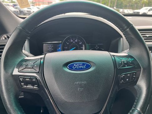 Used 2019 Ford Explorer XLT w/ Equipment Group 202A FWD image 14