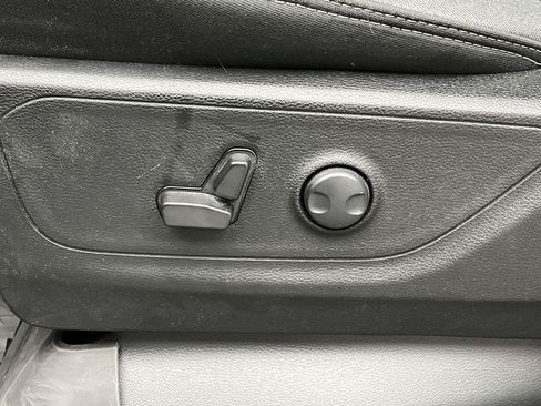 Used 2024 RAM 1500 Big Horn AWD/4WD image 10