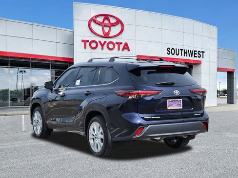 New 2026 Toyota Highlander Limited image 4