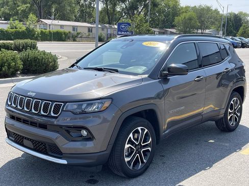 Used 2024 Jeep Compass Limited AWD/4WD image 3