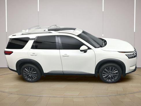 Certified 2024 Nissan Pathfinder SL w/ SL Premium Package FWD image 36