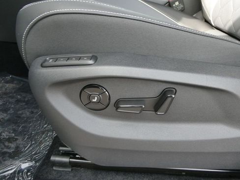 New 2026 Volkswagen Tiguan SEL R-Line image 16