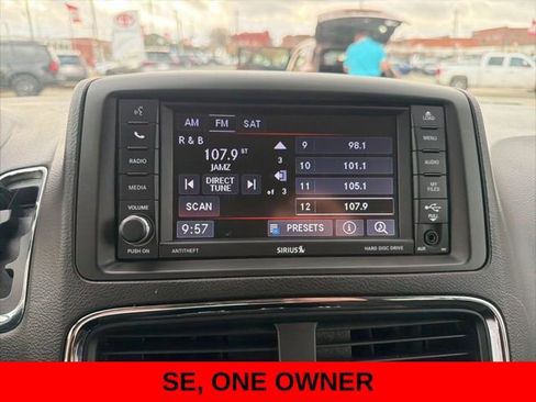Used 2018 Dodge Grand Caravan SE w/ UConnect Hands-Free Group image 15