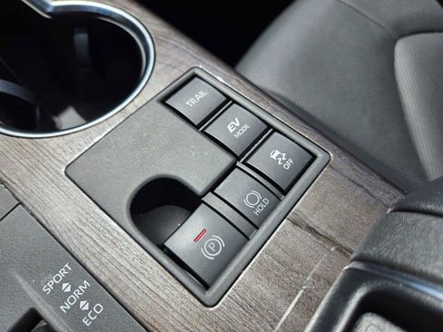 Used 2024 Toyota Highlander Limited AWD/4WD image 35