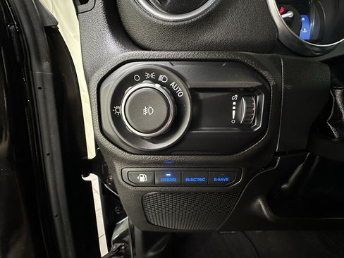 Used 2023 Jeep Wrangler Unlimited Sahara w/ Cold Weather Group AWD/4WD image 25