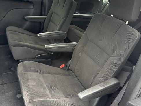 Used 2019 Dodge Grand Caravan SE image 8