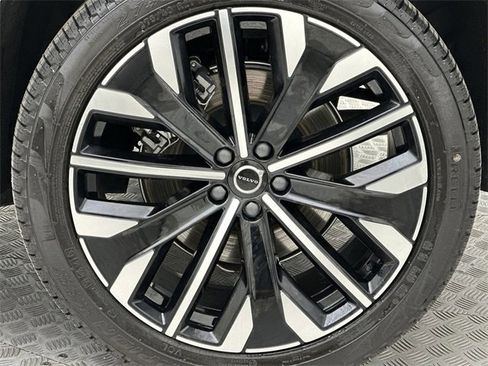 Used 2025 Volvo XC90 B6 Plus w/ Protection Package Premier image 10
