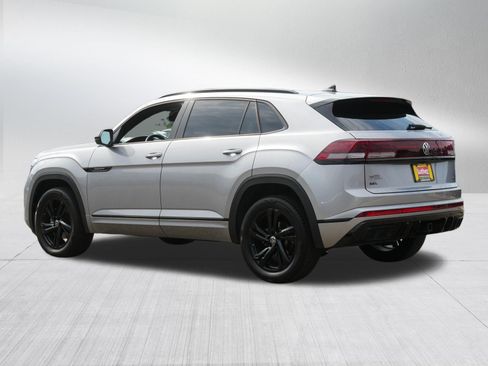 Used 2026 Volkswagen Atlas Cross Sport SEL R-Line AWD/4WD image 5