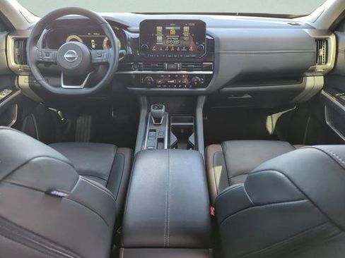 Certified 2025 Nissan Pathfinder Platinum w/ Cargo Package FWD image 21