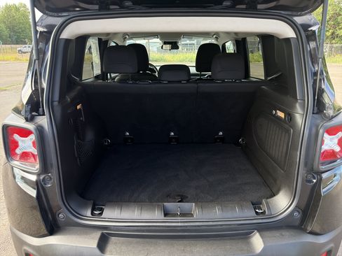 Used 2017 Jeep Renegade Altitude AWD/4WD image 10