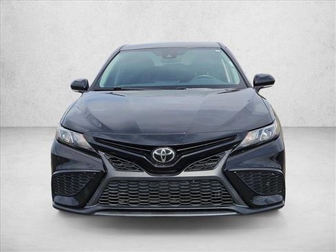Used 2022 Toyota Camry SE w/ Carpet Mat Package (TMS) image 2