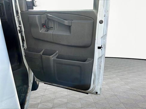 Used 2020 Chevrolet Express 3500 w/ Power Convenience Package RWD image 25