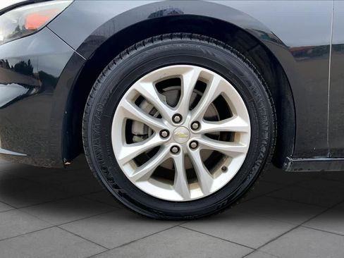 Used 2017 Chevrolet Malibu LT FWD image 10