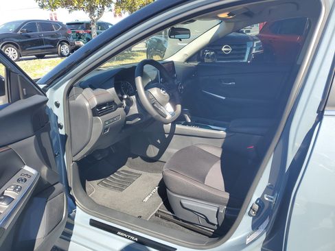 Certified 2025 Nissan Sentra SR image 11