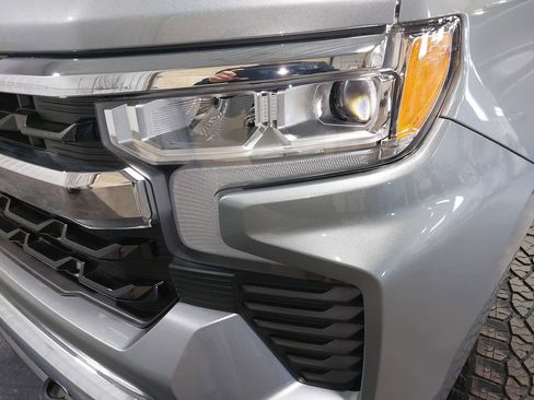 Used 2023 Chevrolet Silverado 1500 LT AWD/4WD image 30