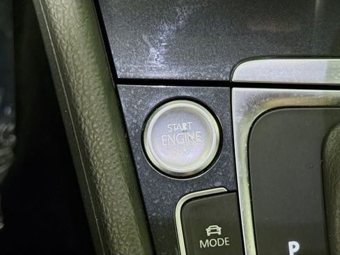 Used 2017 Volkswagen e-Golf SEL Premium image 21