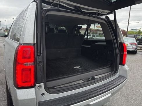 Used 2019 Chevrolet Suburban LT w/ Luxury Package AWD/4WD image 14