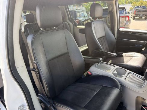 Used 2020 Dodge Grand Caravan SXT FWD image 22