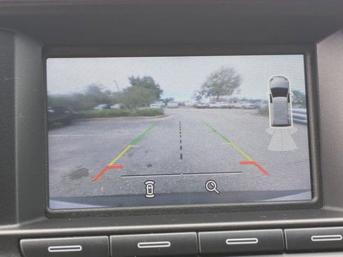 Used 2018 Ford Explorer XLT image 24