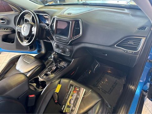 Used 2020 Jeep Cherokee Trailhawk AWD/4WD image 30
