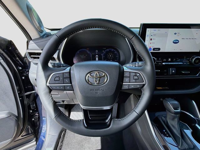 Used 2026 Toyota Highlander Limited AWD/4WD image 41
