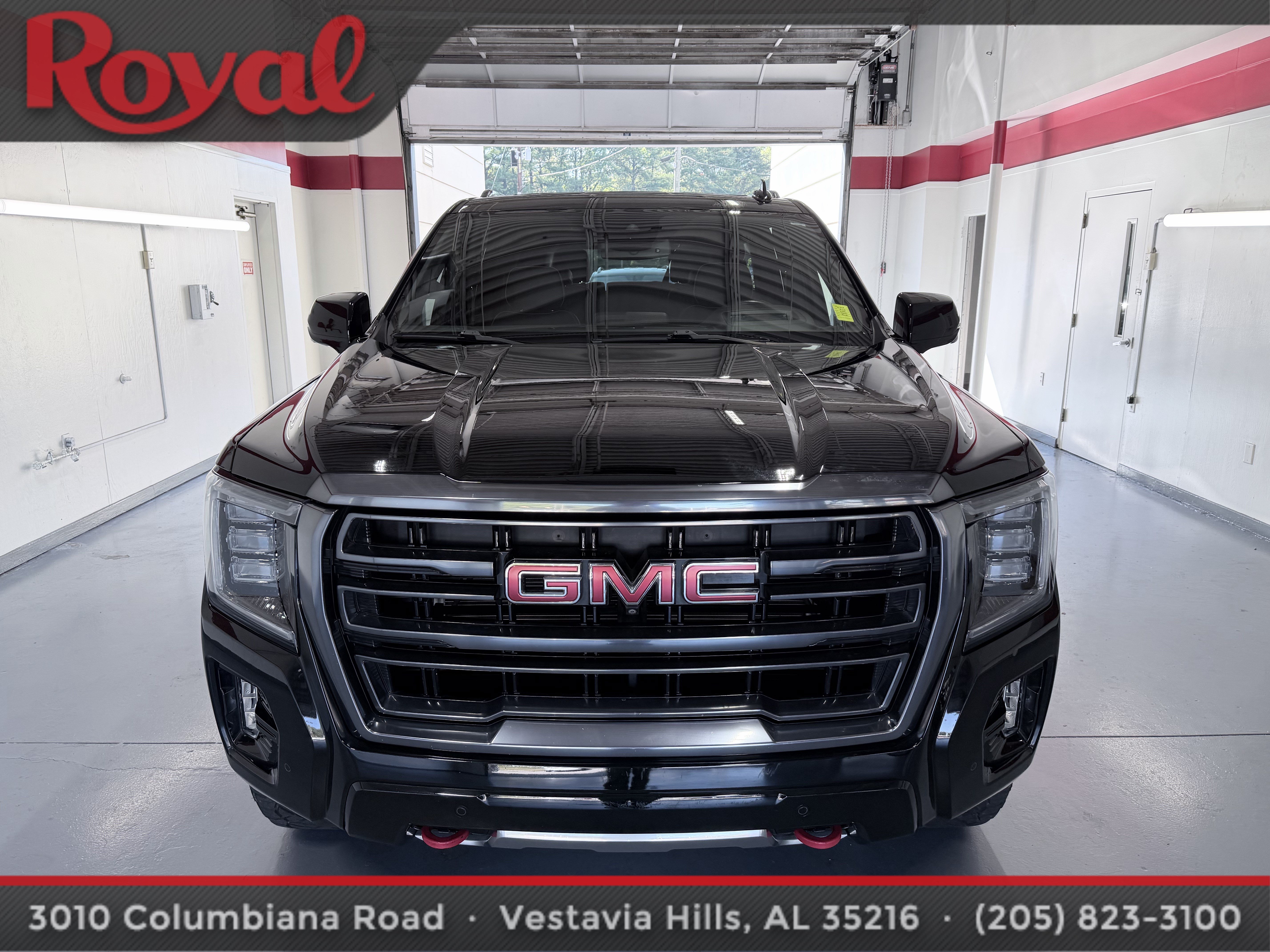 Used 2023 GMC Yukon AT4 w/ AT4 Premium Package AWD/4WD image 2