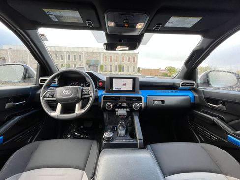 Used 2025 Toyota Tacoma TRD Off-Road image 31