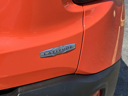 Used 2017 Jeep Renegade Latitude w/ Popular Equipment Group FWD image 29