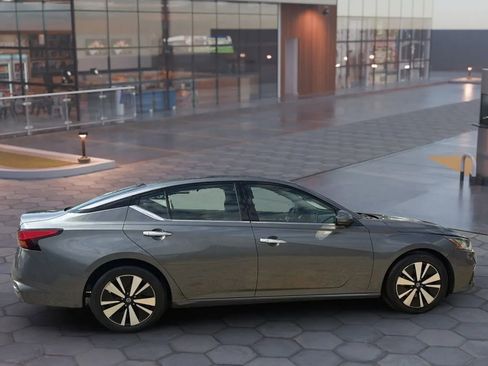 Used 2019 Nissan Altima 2.5 SV FWD image 11