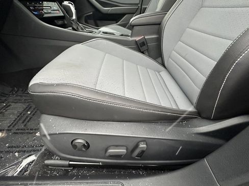 Certified 2025 Volkswagen Jetta SE image 22